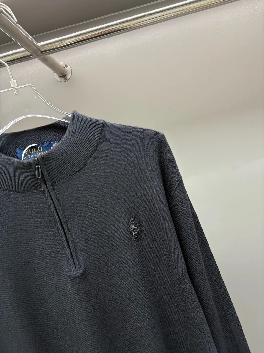 🅿️320 POLO Ralph Lauren new zipper sweater, original fabric, official same style, made of customized natural medium-thick imported wool yarn, very comfortable and smooth to the touch, very wide and stylish, produced by a first-line brand factory, woven by imported machines, very soft and skin-friendly to wear, and will not deform after long-term wear. The latest autumn and winter style, fashionable and individual, super versatile and good-looking, very suitable for both men and women, a must-have color for everyone. Color: black, gray, caramel color Size: L-4XL